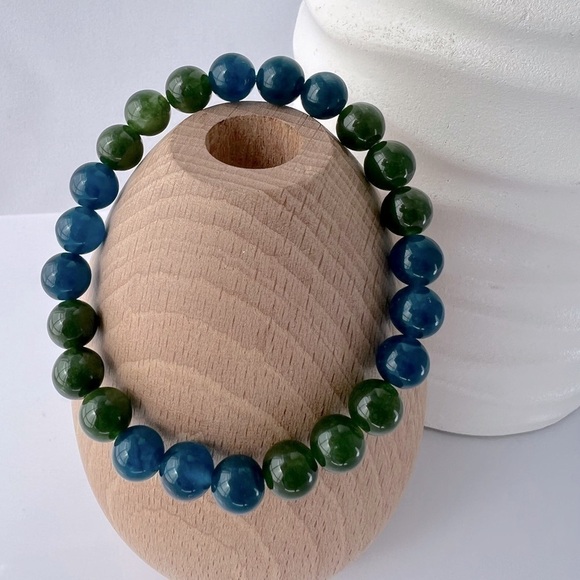 Green and Blue Jade Beaded Stretch Bracelet - Picture 15 of 15